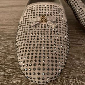 Tory Burch flat shoe/ loafers Size 6.